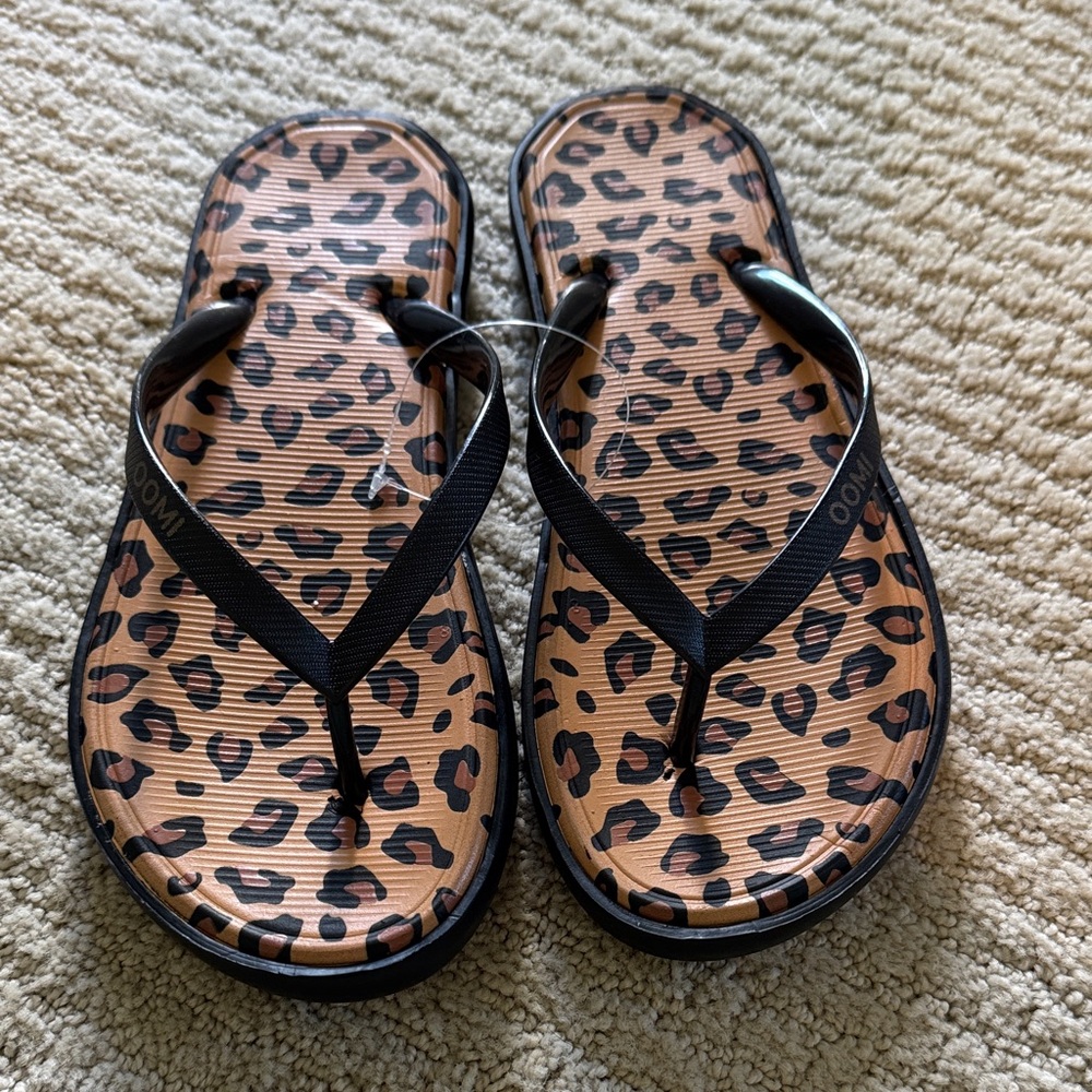Women's Leopard Print Flip Flop Sandals - Black Straps